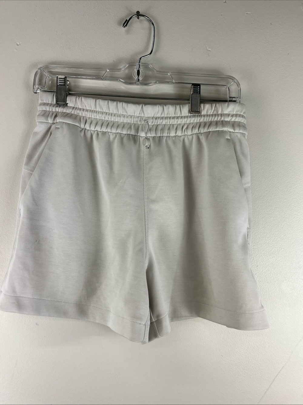 Lululemon Softstreme High-Rise Short 4" Bone Size 6 Pockets